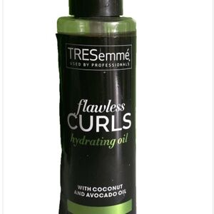 TRESemme Flawless Curls Hydrating Oil Coconut & Avocado Soft Definition 3.2 oz